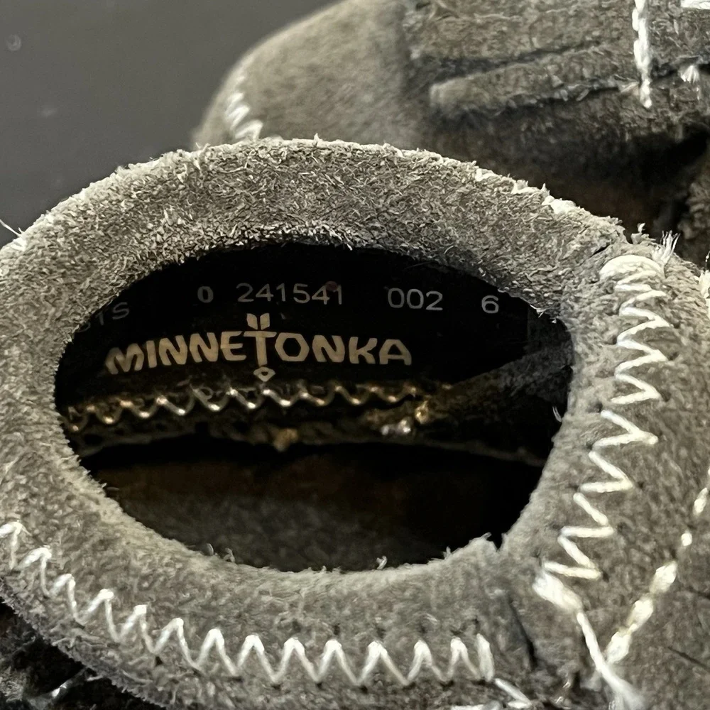 Minnetonka Moccasins Shoes Size 0 Grey Gray Suede Leather Baby Infant 1161S
